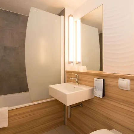 Campanile Reims Ouest - Hotell Tinqueux