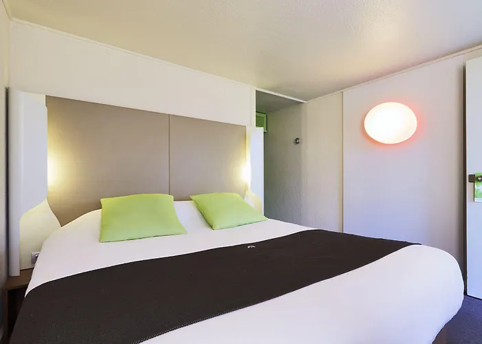 Campanile Reims Ouest - Hotel 3*